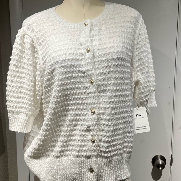 White Textured Knit Blouse with 3/4 Sleeves - Picture 1 of 12